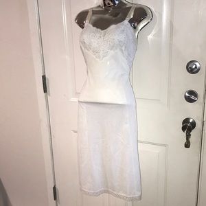 Beautiful Vintage Undergarment - Size: Small